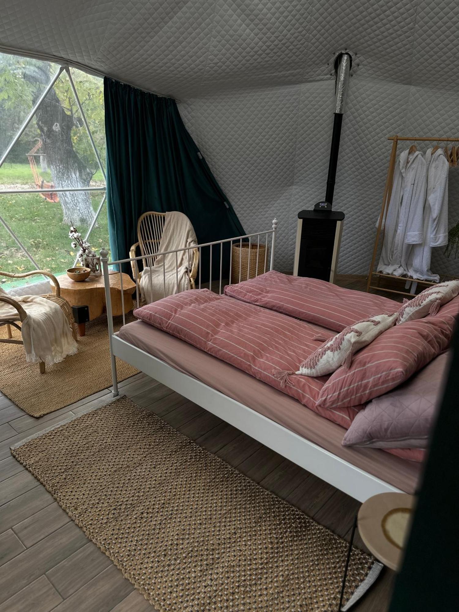 מלון הורזו The Frog Glamping מראה חיצוני תמונה