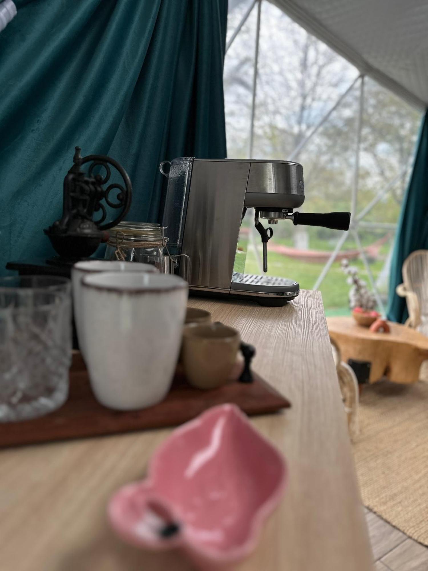 מלון הורזו The Frog Glamping מראה חיצוני תמונה